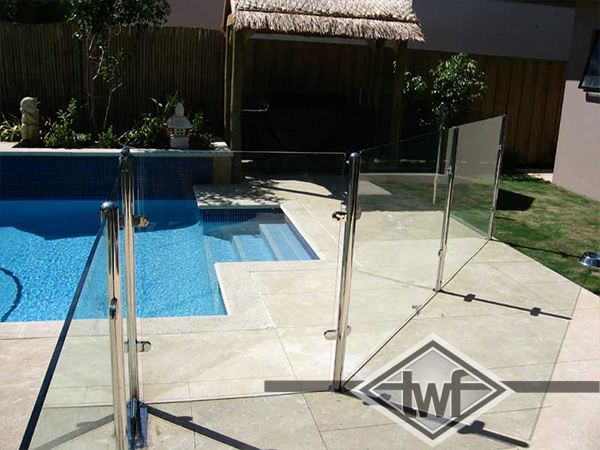 Stainless steel fencing for pools